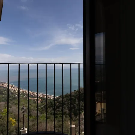 Domus Mea, Vista Mare Vicino Taormina 아파트 *